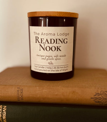 Reading Nook Soy Candle – Amber Jar with Wooden Lid (140g)