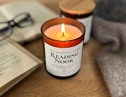 Reading Nook Soy Candle – Amber Jar with Wooden Lid (140g)